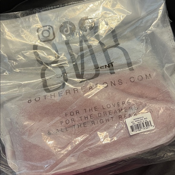 $108 REVOLVE Kali Red Patent FauxLeather Handbag - Picture 5 of 5